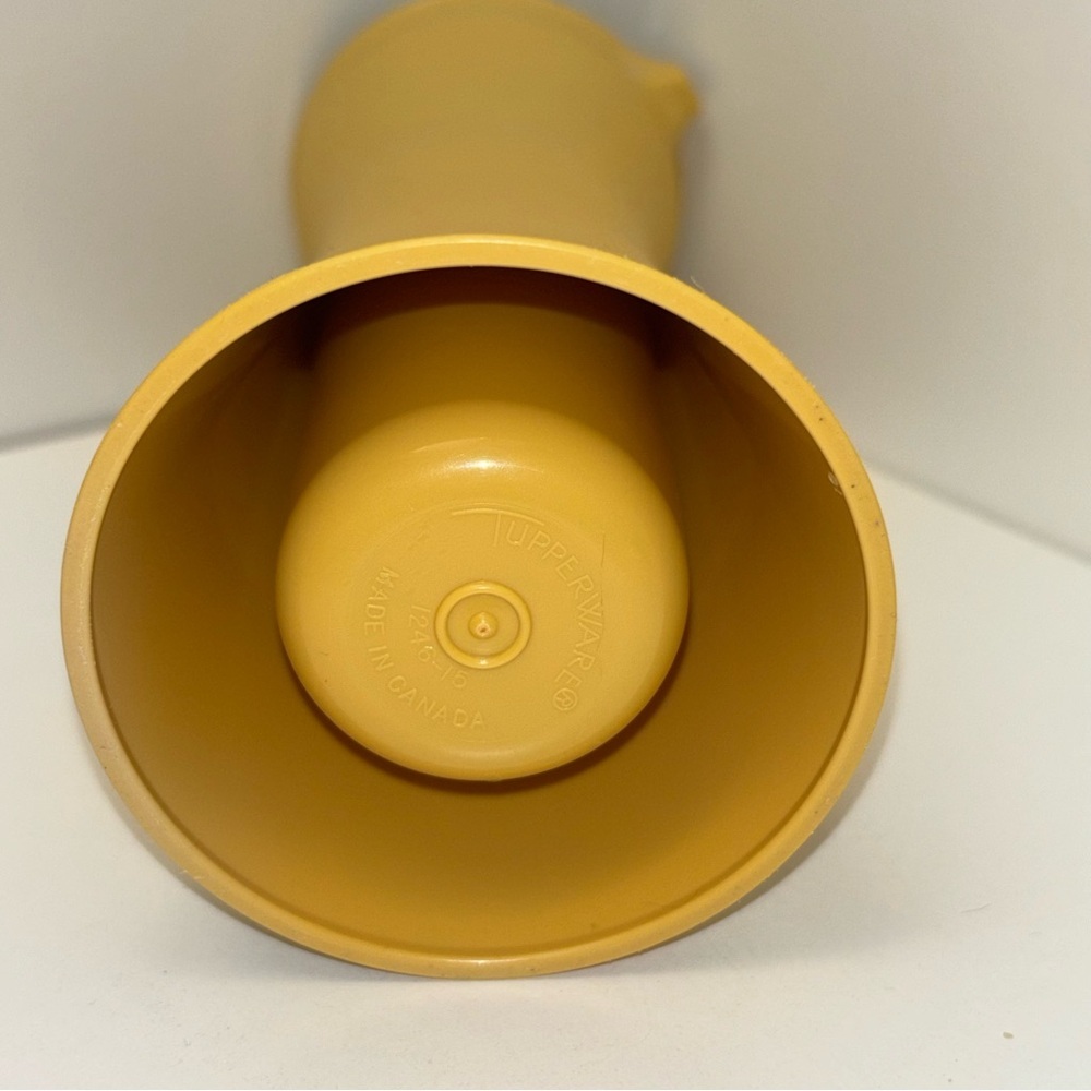 Tupperware vinegar or oil cruet in harvest gold - Picture 3 of 10